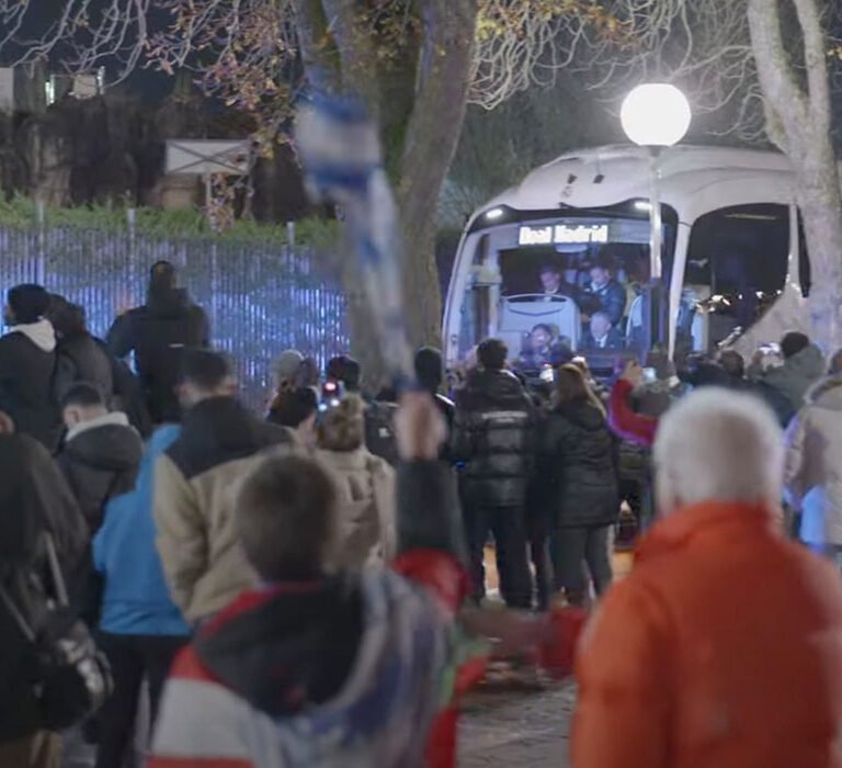 Llegada a Mendizorrotza de Alavés y Real Madrid Jornada 18 LALIGAEASPORTS